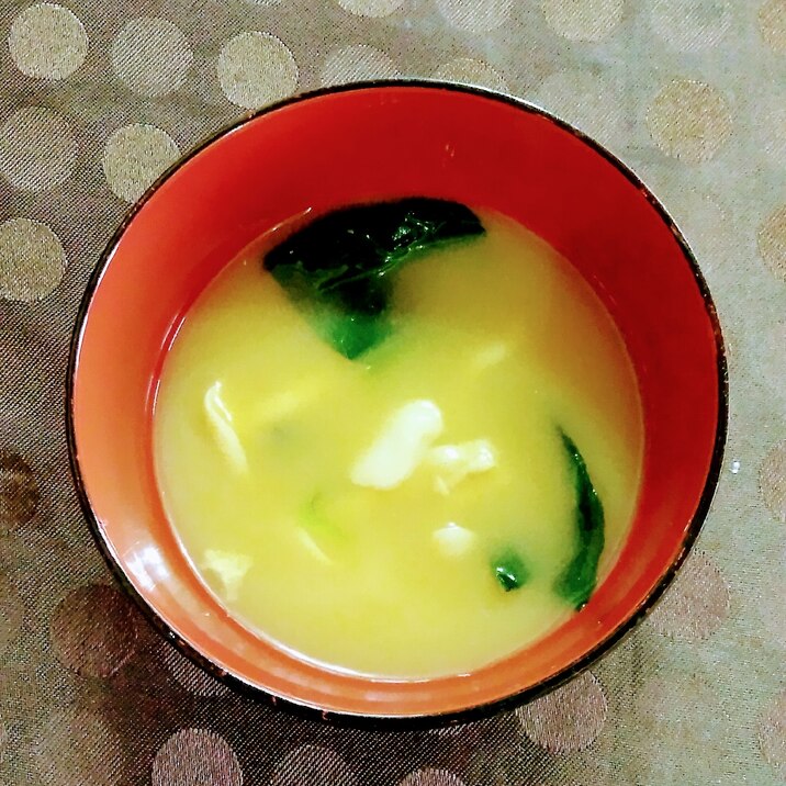 白しめじと小松菜の味噌汁